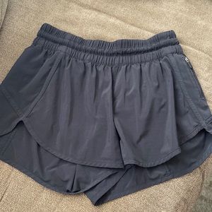 Lululemon Tracker Low Rise Short 4”